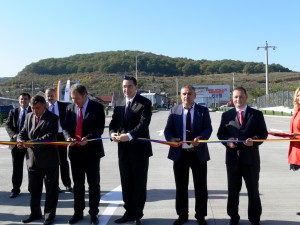 Premierul Victor Ponta a inaugurat în octombrie 2014 sediul RAR Bistrița-Năsăud construit de firma lui Traian Larionesi (dreapta)   Foto: Gazeta de Bistrița